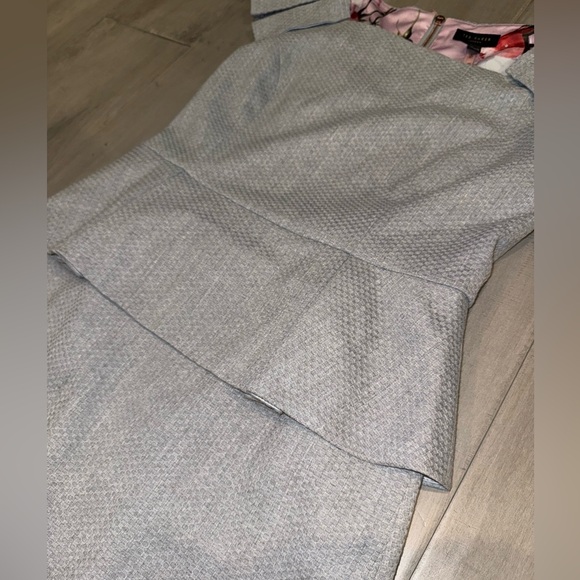 Ted Baker Daizid Peplum Dress Womens Gray Textured Midi Pleated Size 2 (US 4-6) - Picture 6 of 8